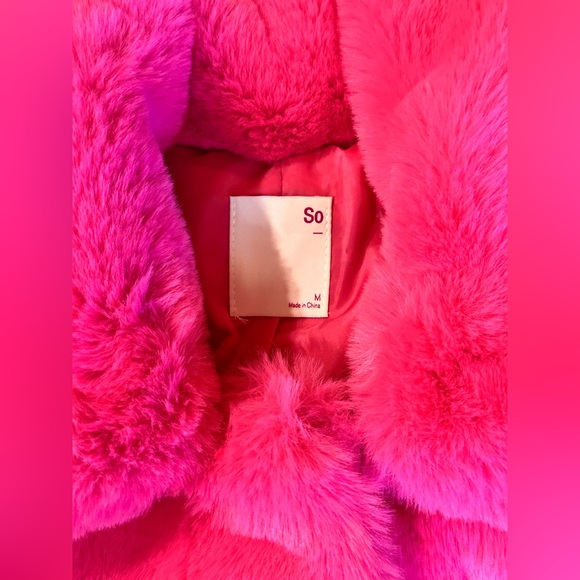 SO Bright Pink Faux Fur Cropped Jacket. Size Medium. 20” PTP 40” Bust 20” Length - Picture 4 of 5